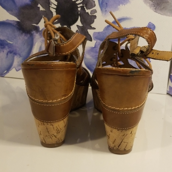 🌻3/$20🌻Guess wedges🌻 - Picture 3 of 6